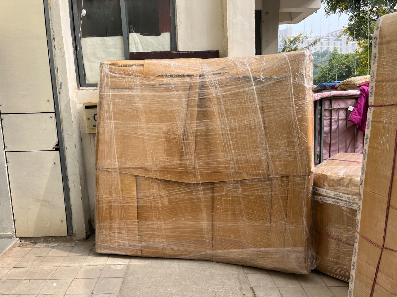 Fragile packing box
